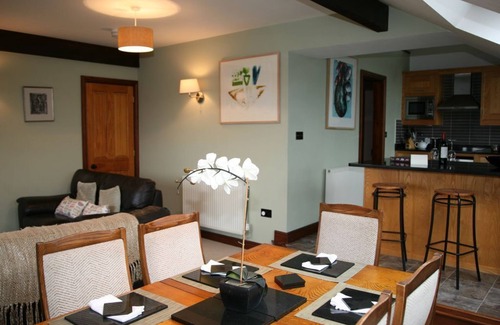 Penny Bridge Apartment | Pet-Friendly Cottage Tyan with Breathtaking Lake Views