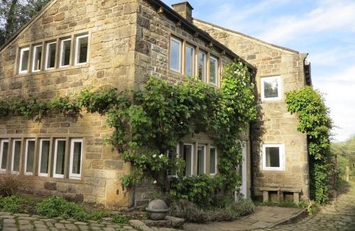 Ainley Top House | Indulge at Tyas Cottage: 5-Star Pet & Child Friendly Retreat