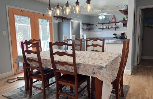 Tybee Island House | Tybee Beach Cottage, Steps from all the local fun and a quick walk to the beach