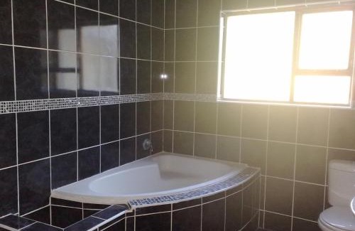 Port Elizabeth House | Comfortable Tyday Accommodation: Pet Friendly & Pool Access