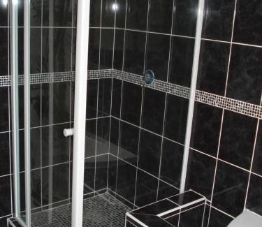 Port Elizabeth House | Comfortable Tyday Accommodation: Pet Friendly & Pool Access