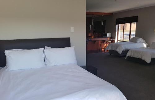 Port Elizabeth House | Comfortable Tyday Accommodation: Pet Friendly & Pool Access