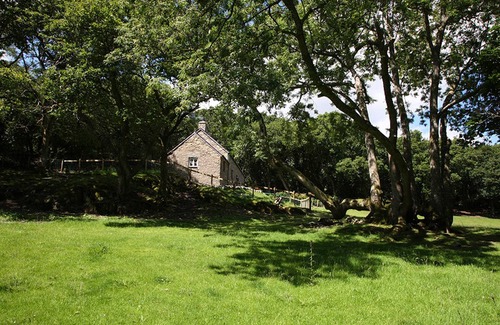 Tal-y-Cafn Cottage | Experience Tyddyn Derwen: Ideal Family Retreat with Kitchen
