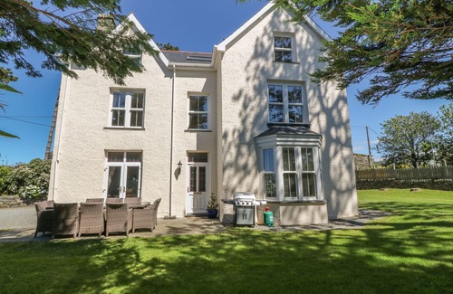 Talybont Cottage | Discover Tyddyn Goronwy: Oceanfront Bliss with Pool Access