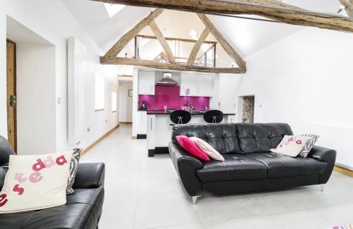 Denbigh House | Exceptional Stay at Tyddyn Isa - Guest Rated 9.8/10