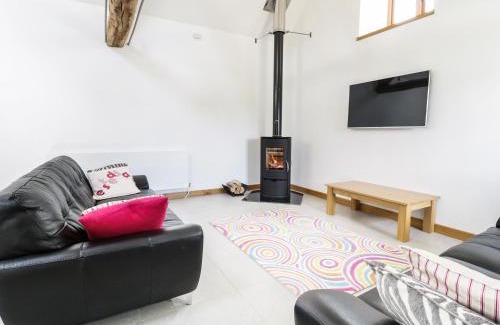 Denbigh House | Exceptional Stay at Tyddyn Isa - Guest Rated 9.8/10