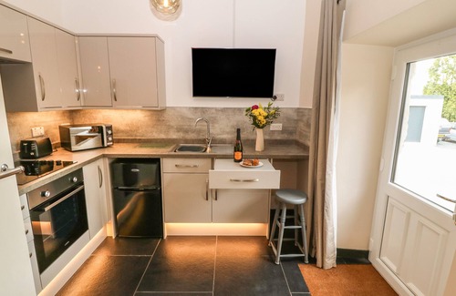 Llanystumdwy Cottage | Enchanting TYDDYN SIANEL - CELYN: Romantic Country Escape