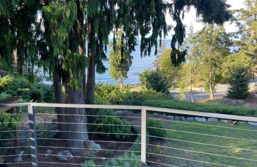 Regional District of Nanaimo House | Tyee Beach Oasis Bed and Breakfast