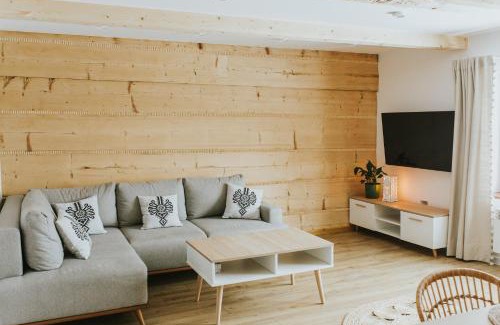 Rogoznik House | Idyllic Tylkówka: Child-Friendly Retreat with Hot Tub