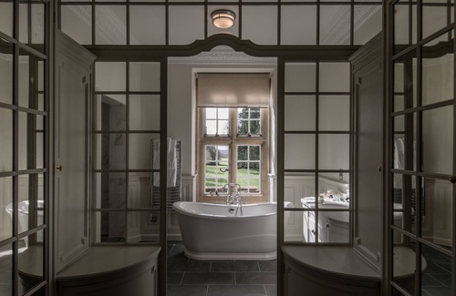 Hook Hotel | Elegant Tylney Hall: Spa, Pool & Dining Await You