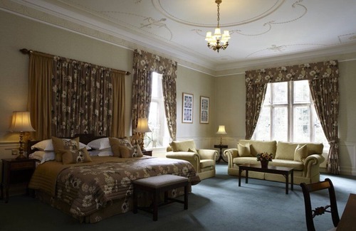 Hook Hotel | Elegant Tylney Hall: Spa, Pool & Dining Await You
