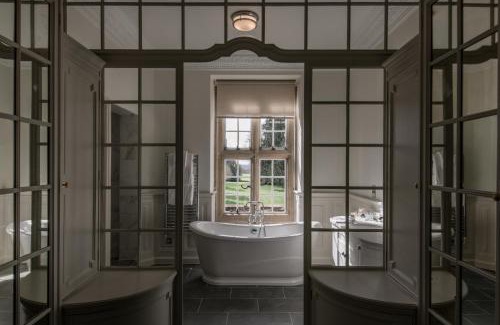 Rotherwick House | Explore Tylney Hall Hotel: 4-Star Retreat with Pool & Hot Tub