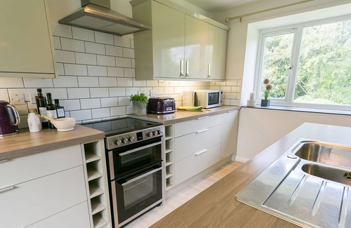 Bodorgan Cottage | Cozy Tyn Llidiart: Perfect for Families and Pet Lovers