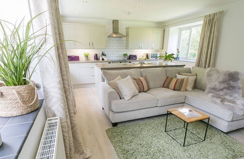 Bodorgan Cottage | Cozy Tyn Llidiart: Perfect for Families and Pet Lovers