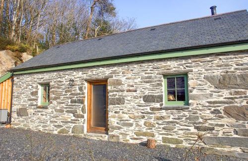 Penrhyndeudraeth House | Pet-Friendly Tyn Llwyn Cornel Eco Barn - Rated 9.2/10