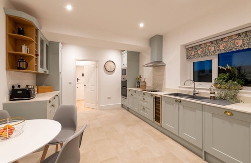 Rhosneigr House | Family-Friendly Tyn Pwll: Pet-Friendly Holiday Home