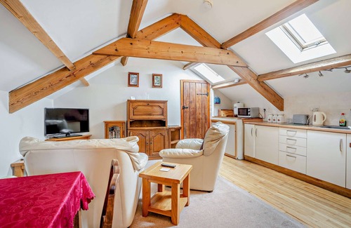 Port Talbot Cottage | Eco-Friendly Tyncellar Farm Holiday Cottages - Guest Rated 9.8