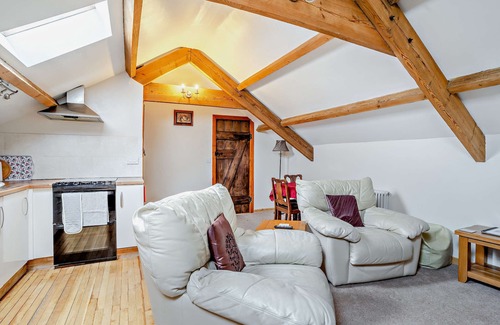 Port Talbot Cottage | Eco-Friendly Tyncellar Farm Holiday Cottages - Guest Rated 9.8