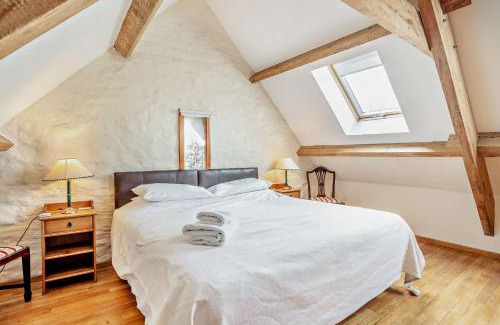 Port Talbot House | Explore Tyncellar Farm Holiday Cottages - 4-Star Stay!