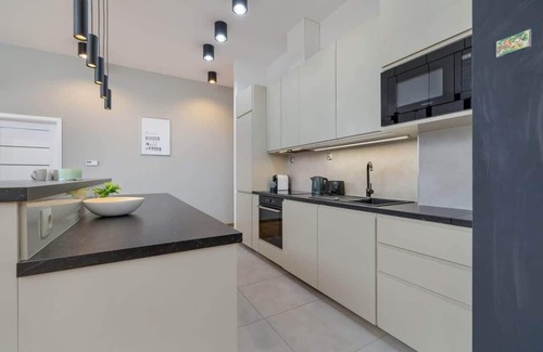 Debniki Apartment | Prestige Tyniecka Apartment: Perfect for Family Getaways