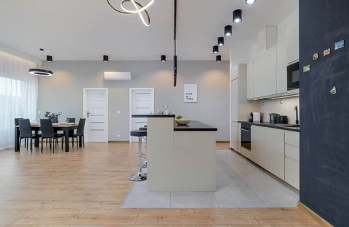 Debniki Apartment | Prestige Tyniecka Apartment: Perfect for Family Getaways