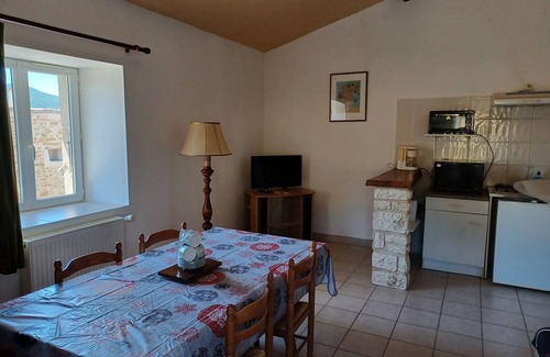 Comps Apartment | Quiet Country Retreat: Family-Friendly F2 Apartment