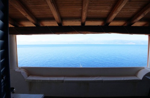 Vulcano Porto House | Charming Casa Francesca: 5-Minute Walk to the Sea