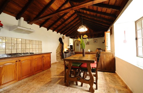 Brena Alta Apartment | Idyllic Canary Cottage - Tranquility by the Botanical Garden