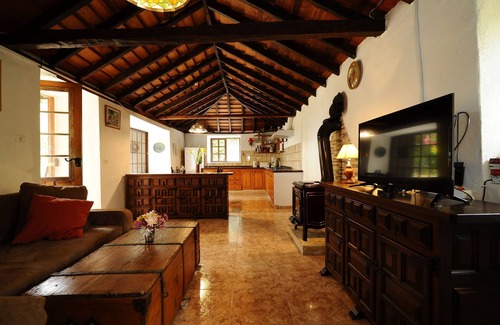 Brena Alta Apartment | Idyllic Canary Cottage - Tranquility by the Botanical Garden