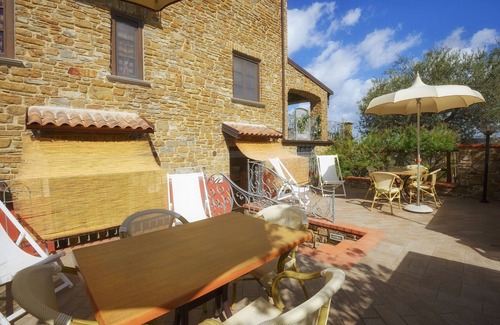 Castellabate Villa | Inviting Cilentan Farmhouse with Pool Near the Sea