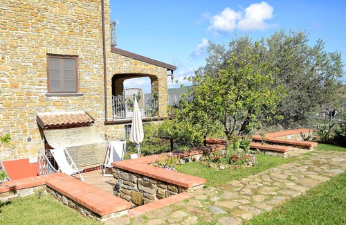 Castellabate Villa | Inviting Cilentan Farmhouse with Pool Near the Sea