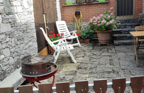 Montefegatesi House | Charming Mountain Village Retreat with Spa & Breakfast