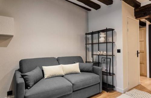 Arsenal Apartment | Charming Parisian Apartment in Le Marais for Families