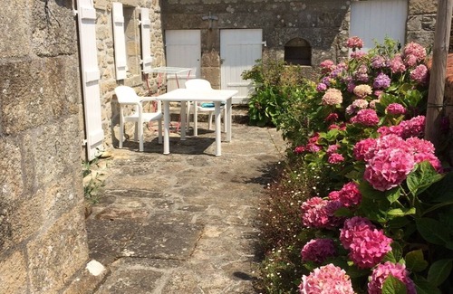 Primelin House | Typical Pointe du Raz house, large quiet garden, close to the sea and the GR 34.