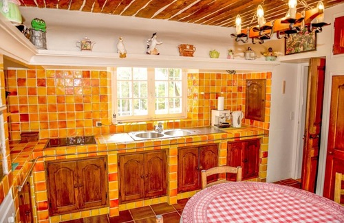 Plage de la Garonnette Villa | Idyllic Provencal Farmhouse with Oceanfront Views
