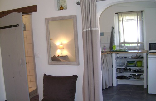 Apt Cottage | Idyllic Provençal Gîte with Garden and Pool for Couples