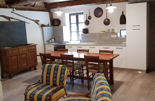 Bagni di Vinadio Cabin | Renovated Alpine Hut with Breakfast & Kitchen Amenities