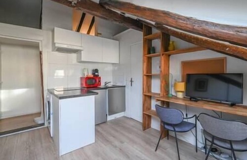 Bonne-Nouvelle Apartment | Charming Parisian Apartment with Kitchen & Breakfast Included