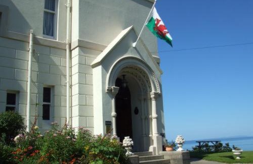 Barmouth Hotel | Enchanting Tyr Graig Castle: A 4-Star Dining Retreat