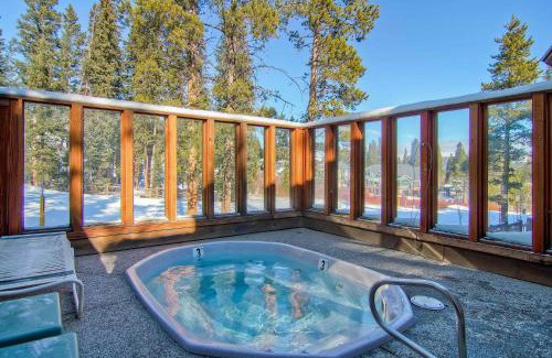 Four O'Clock Apartment | Tyra I B3D: Family-Friendly Retreat with Private Pool & Hot Tub