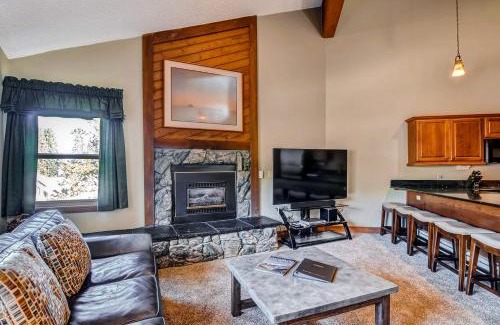 Four O'Clock Apartment | Tyra I B3D: Family-Friendly Retreat with Private Pool & Hot Tub