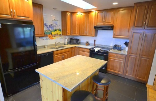 Carriage Hills House | Tyrolean Retreat: 4-Bedroom Home with Hot Tub & Spa