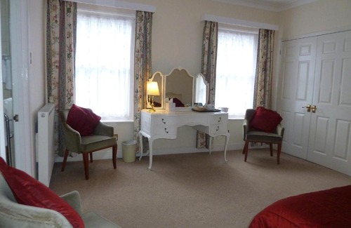 New Forest District Hotel | Inviting Tyrrells Ford Hotel: Wheelchair Accessible & Breakfast