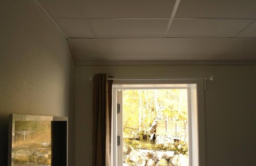 Uggdal Apartment | Inviting Tysnes Sjø og Fritid: Pet Friendly & Family Ready