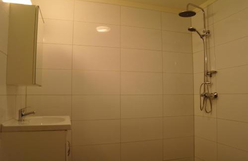 Uggdalseidet Apartment | Scenic Tysnes Sjø og Fritid: Pet-Friendly Oceanfront Escape