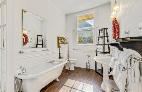 Cedar Key House | Tyson House Historic Downtown Cottage