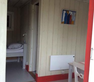Tystberga Bed & Breakfast | Pet-Friendly Retreat at Tystberga Logi with Spa & Hot Tub