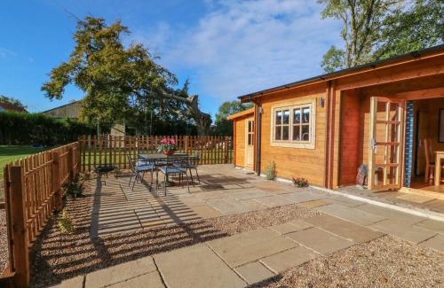 Sleaford House | Discover Tythe Lodge: Family-Friendly Retreat Rated 9.8