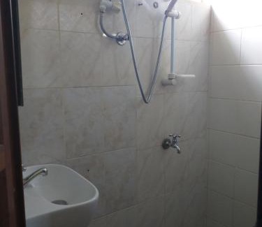 Mahebourg House | Cozy Tyvabro Guesthouse with Kitchen & Breakfast Options