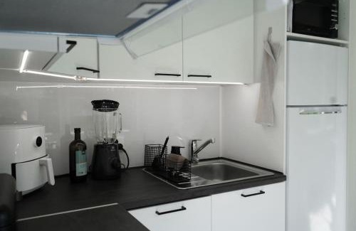 Salo Apartment | Modern Well-Equipped Apartment with Free Parking & Reviews 9.3